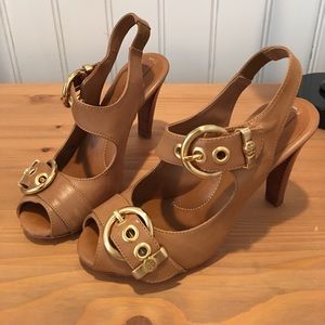 EUC BCBG Max Azaria Pumps - Size 36 (6)